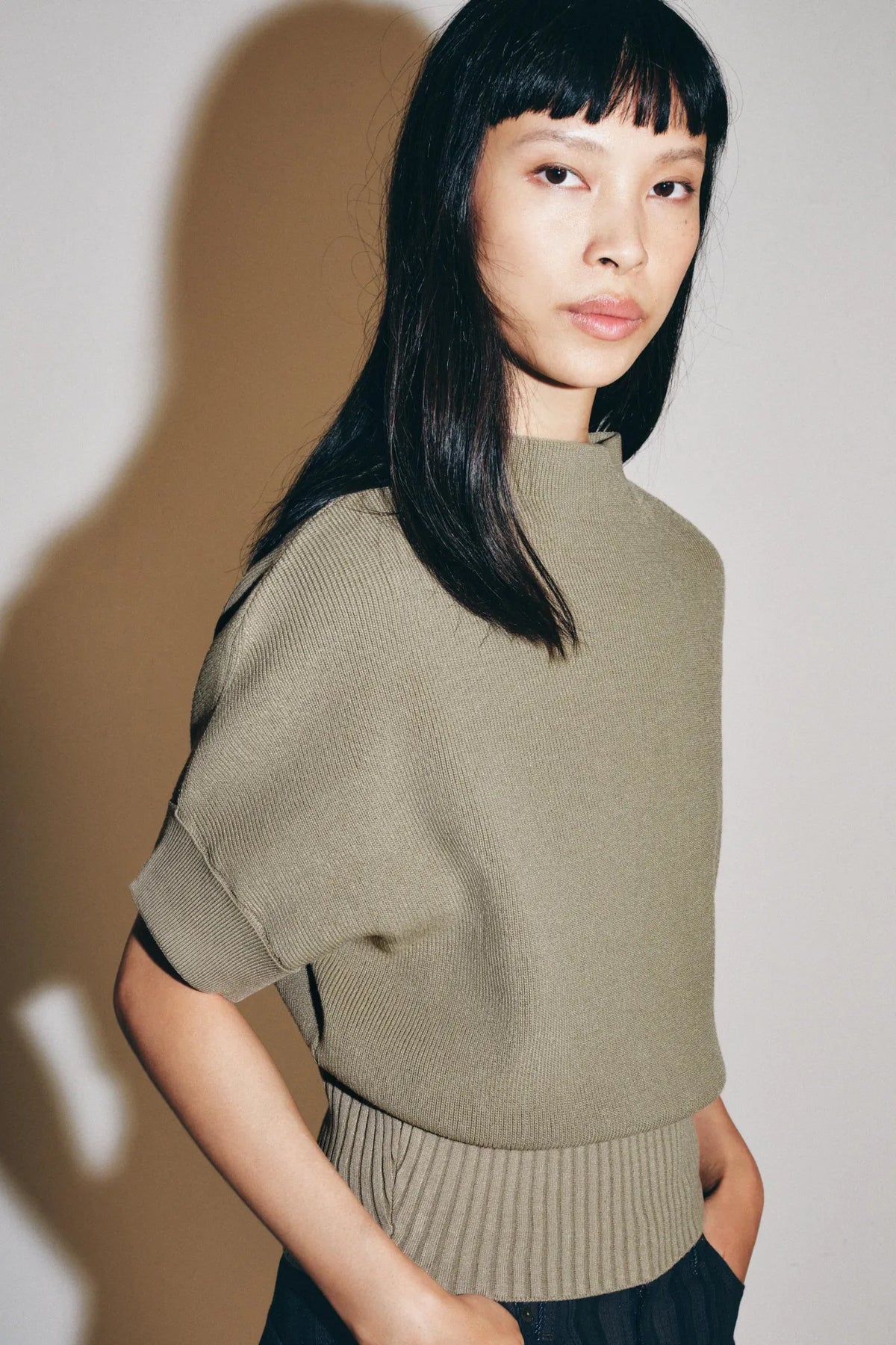 FITTED WAIST KNIT TOP
