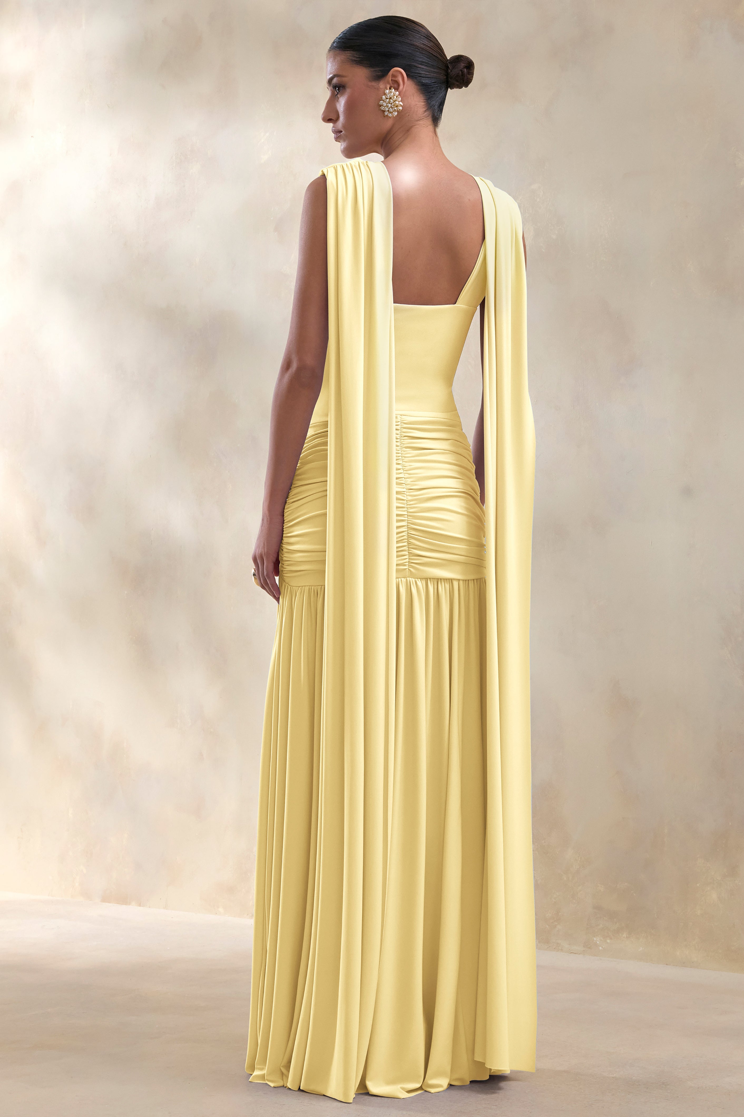 Amelisse | Robe longue jaune citron à décolleté plongeant avec détails froncés