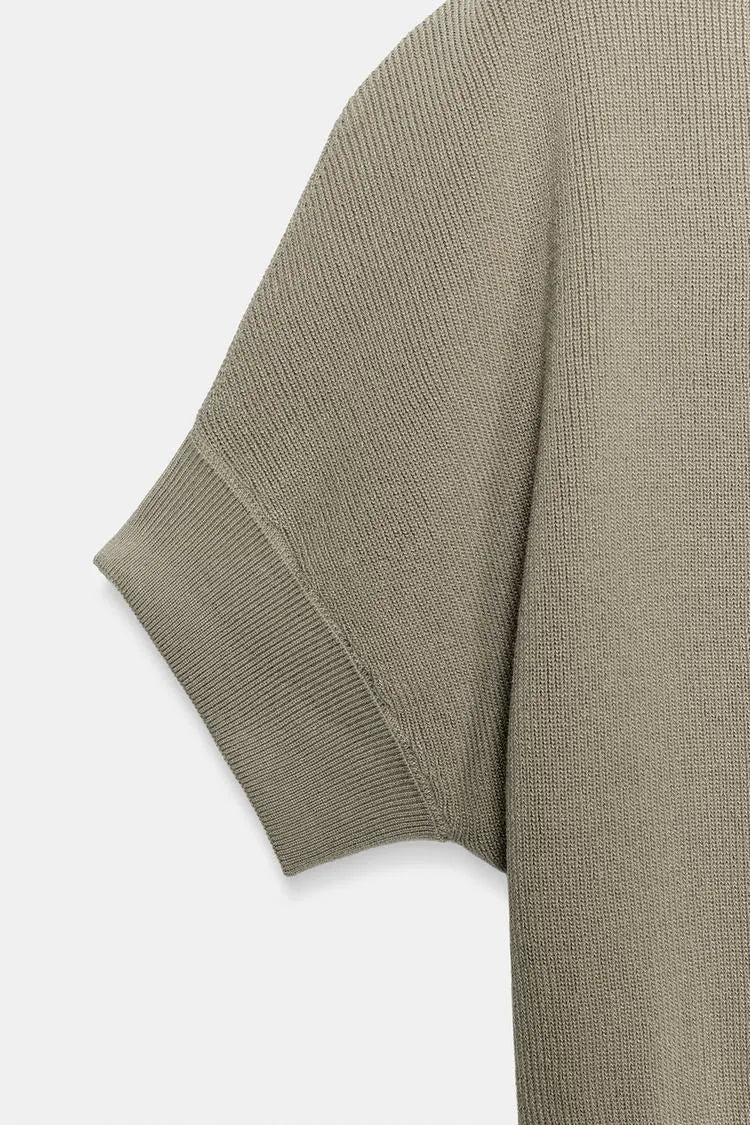 FITTED WAIST KNIT TOP